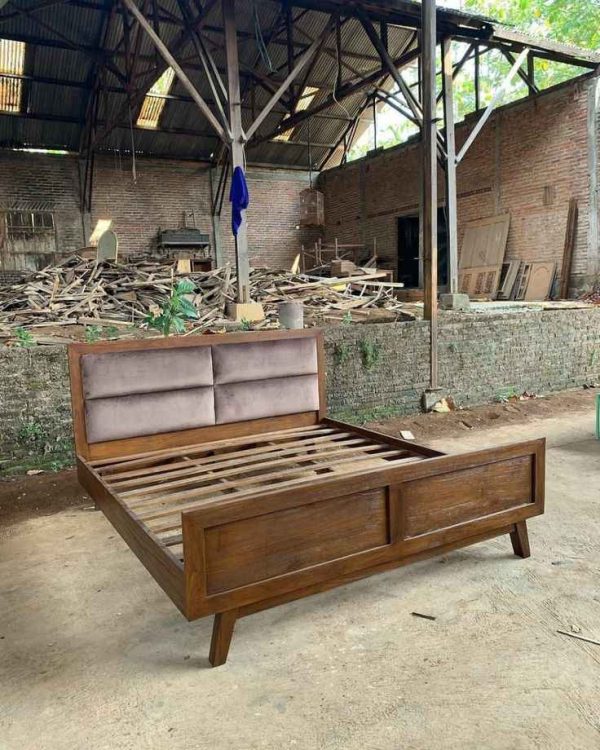 Dipan Retro Klasik Sandaran Anyaman Rotan