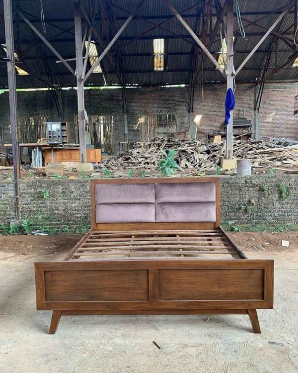 Dipan Retro Klasik Sandaran Anyaman Rotan