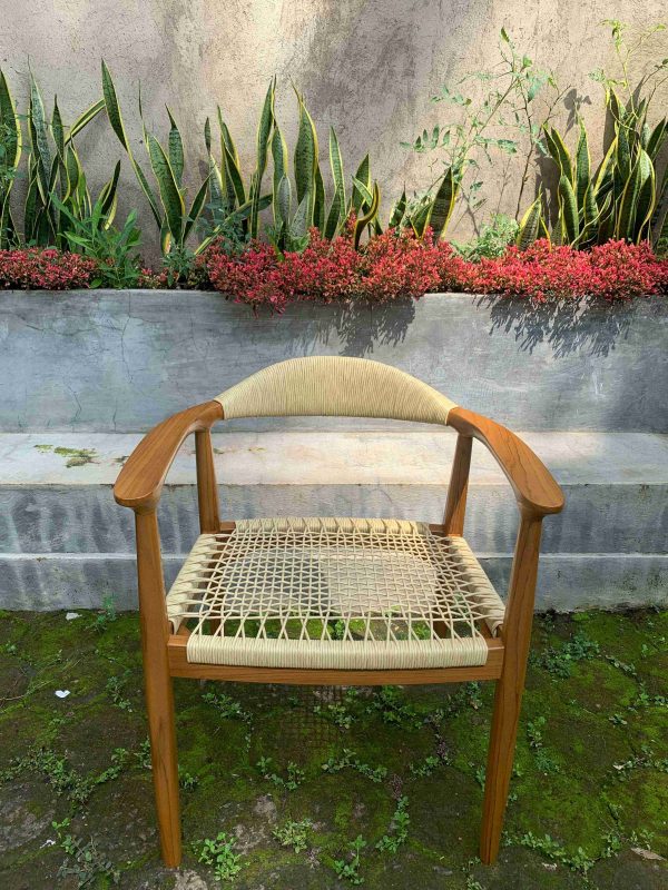 Kursi Lengan Rotan Retro