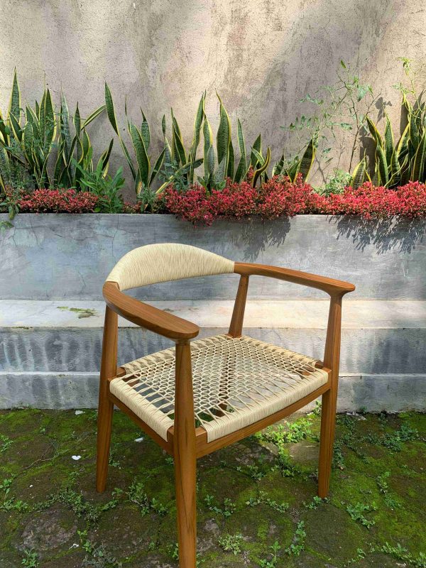 Kursi Lengan Rotan Retro