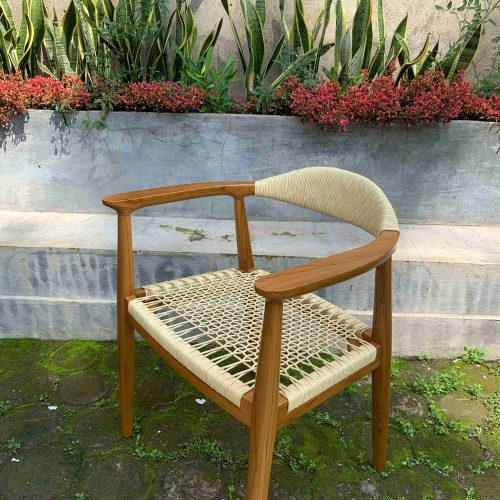 Kursi Lengan Rotan Retro