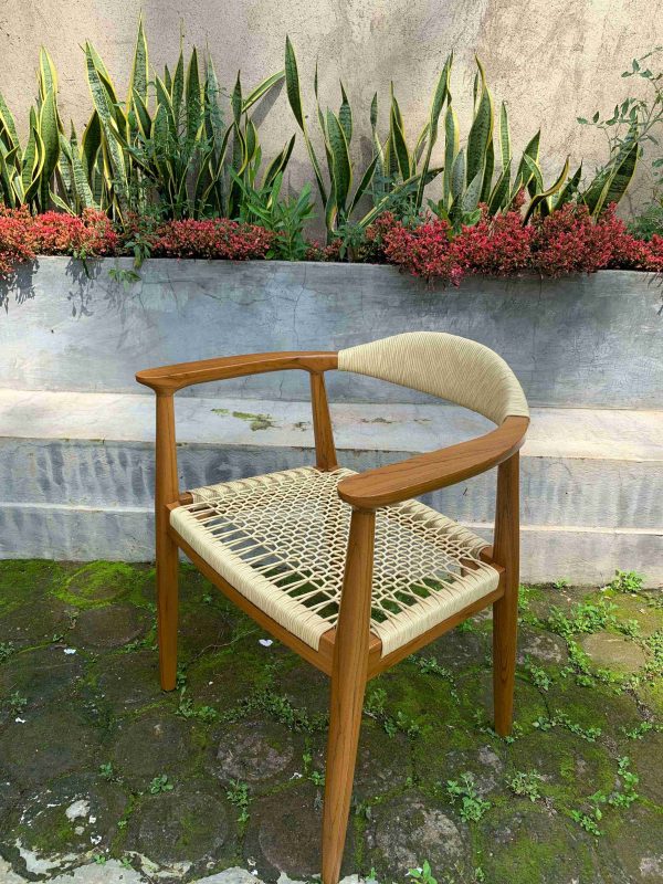 Kursi Lengan Rotan Retro