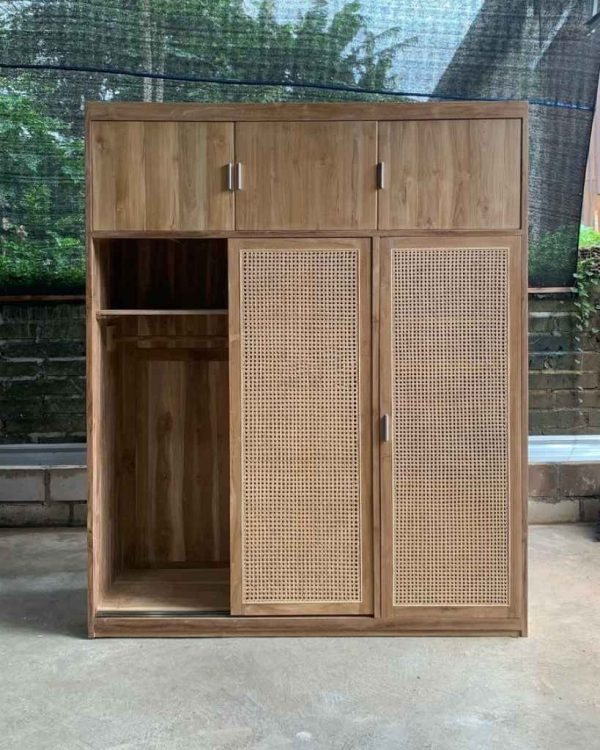 Lemari Pakaian Besar Kombinasi Rotan
