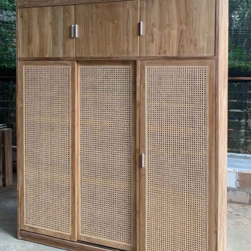 Lemari Pakaian Besar Kombinasi Rotan