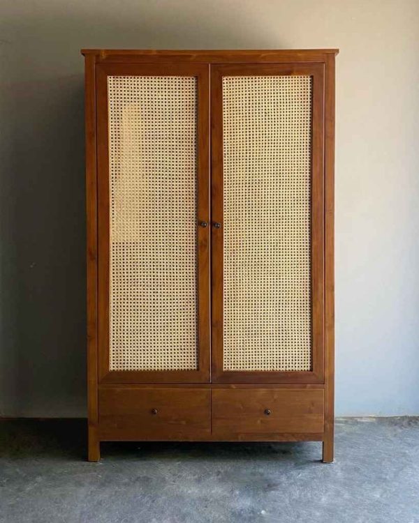 Lemari Pakaian Klasik Dua Pintu Rotan