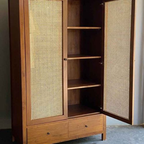 Lemari Pakaian Klasik Dua Pintu Rotan